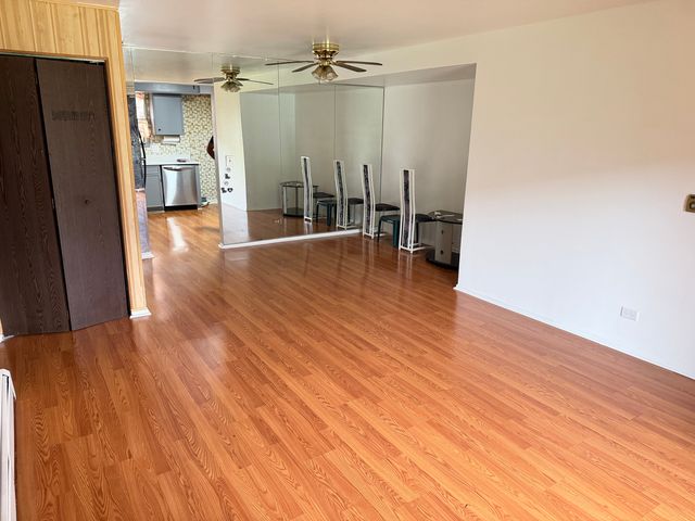 495 Mchenry Road 1B, Wheeling, IL 60090