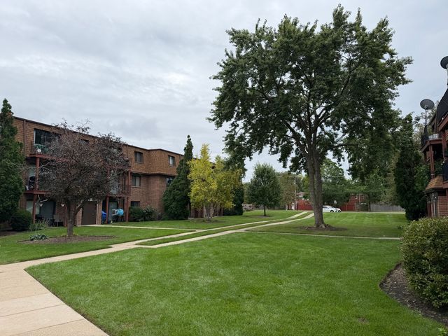 495 Mchenry Road 1B, Wheeling, IL 60090