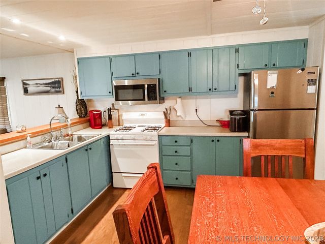 418614 Woodside Drive, Eufaula, OK 74432