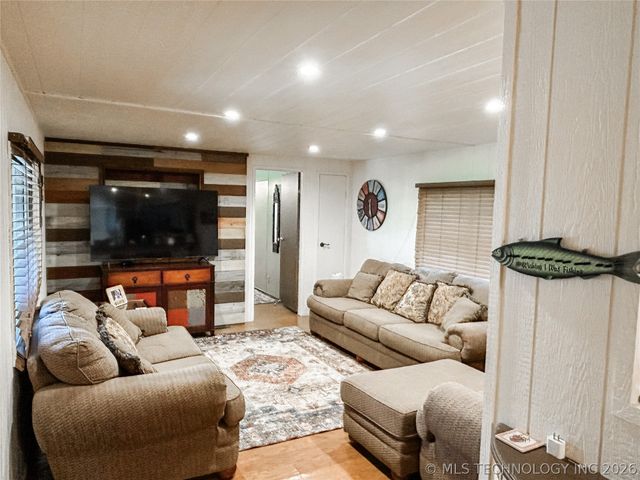 418614 Woodside Drive, Eufaula, OK 74432