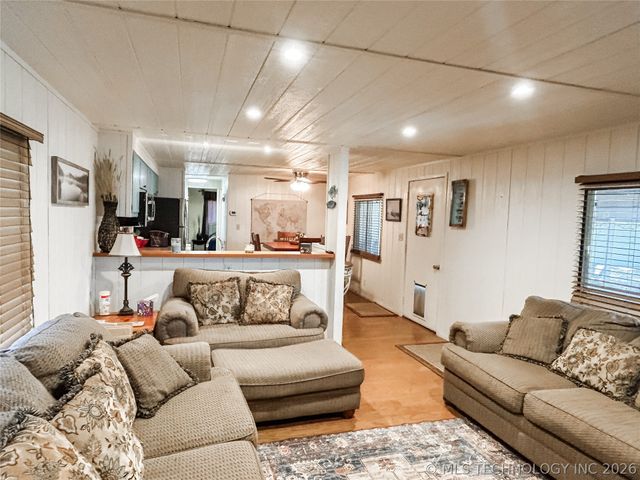 418614 Woodside Drive, Eufaula, OK 74432
