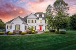 2 Charlotte Court, Avon, CT 06001