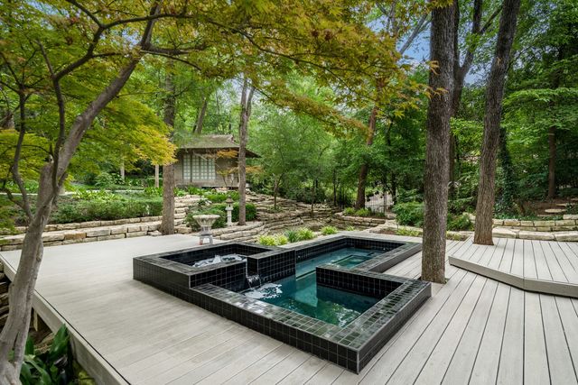 2005 Indian Creek Drive, Westover Hills, TX 76107