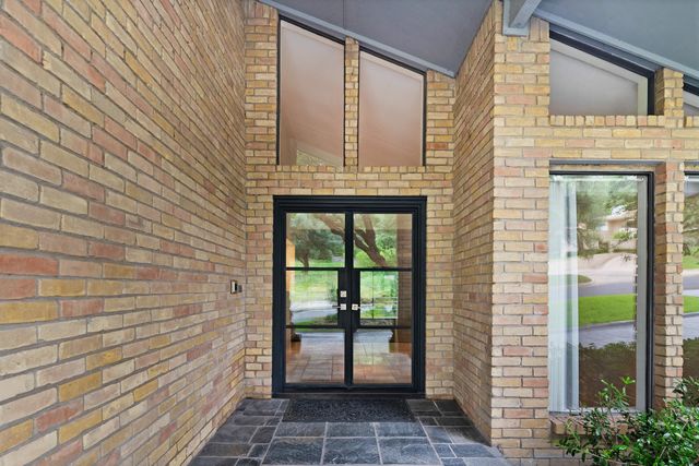 2005 Indian Creek Drive, Westover Hills, TX 76107