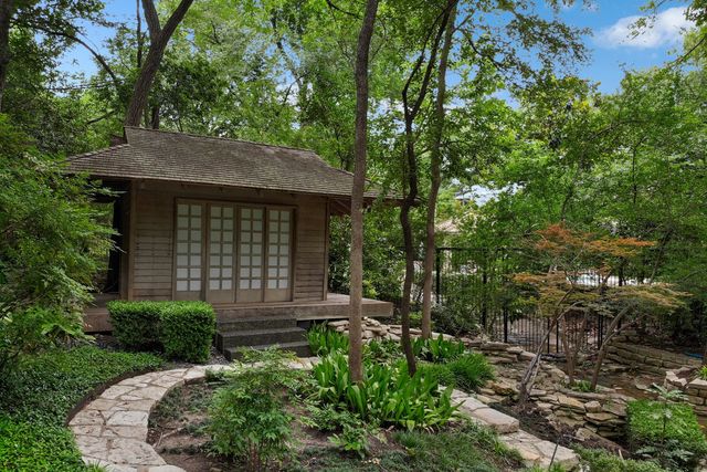 2005 Indian Creek Drive, Westover Hills, TX 76107