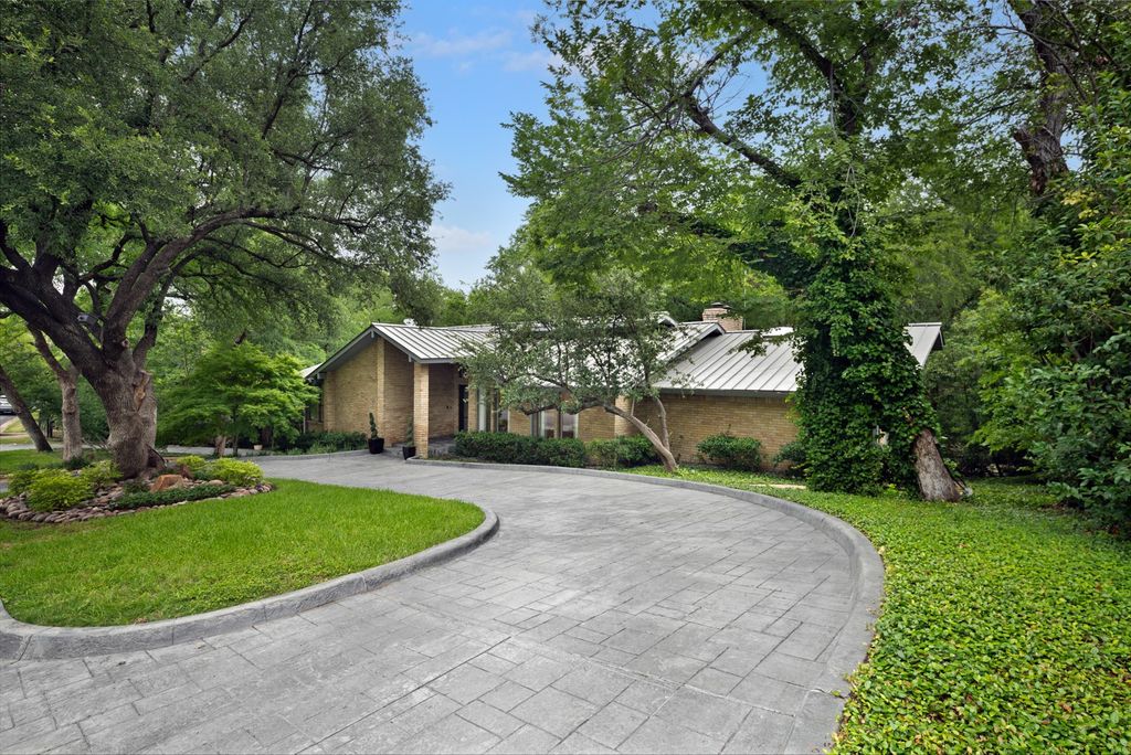 2005 Indian Creek Drive, Westover Hills, TX 76107