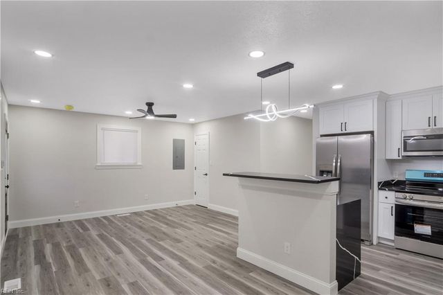 202 W Kelly AVE, Hampton, VA 23605