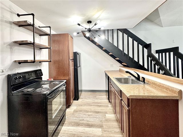 1900 Grove Court 307, Cleveland, OH 44113