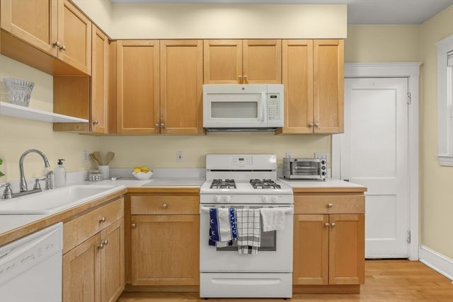 1 Clayton St 1, Watertown, MA 02472