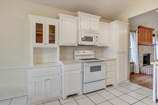 409 Whitehouse Lane, Edmond, OK 73003