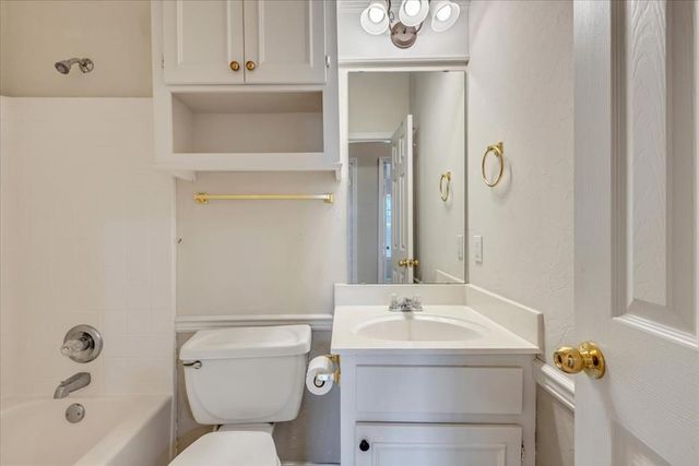 409 Whitehouse Lane, Edmond, OK 73003