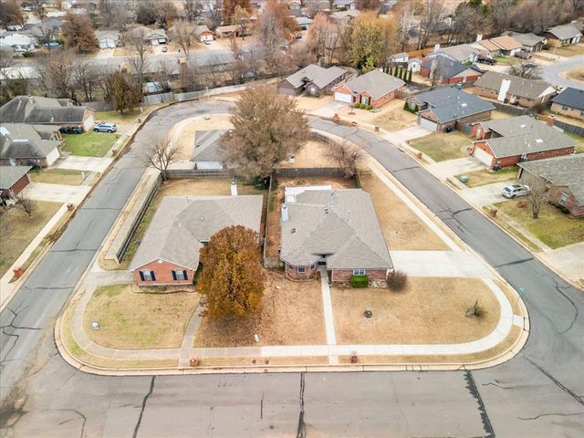 409 Whitehouse Lane, Edmond, OK 73003