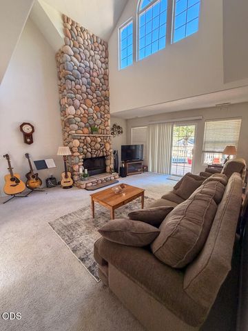 412 Country Court, Shady Cove, OR 97539