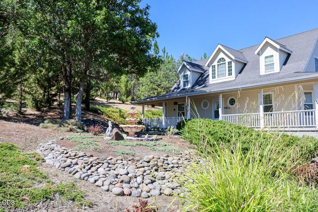412 Country Court, Shady Cove, OR 97539