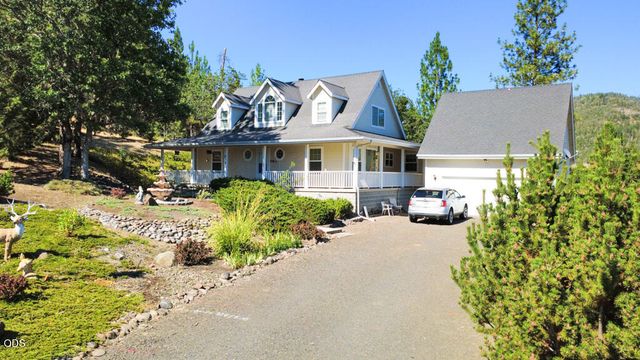 412 Country Court, Shady Cove, OR 97539