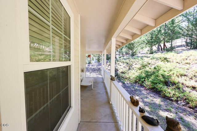 412 Country Court, Shady Cove, OR 97539