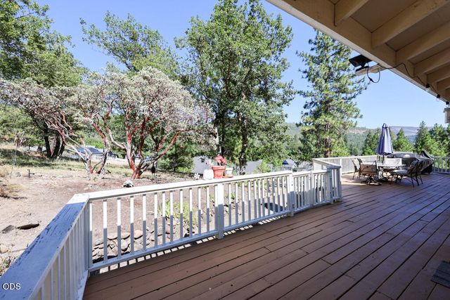 412 Country Court, Shady Cove, OR 97539