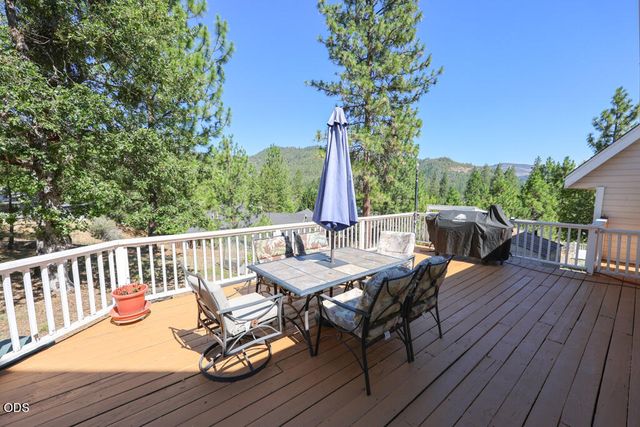 412 Country Court, Shady Cove, OR 97539