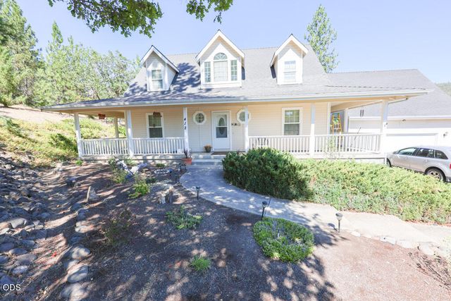 412 Country Court, Shady Cove, OR 97539