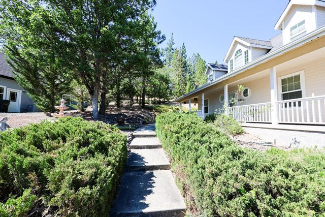 412 Country Court, Shady Cove, OR 97539
