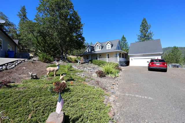 412 Country Court, Shady Cove, OR 97539