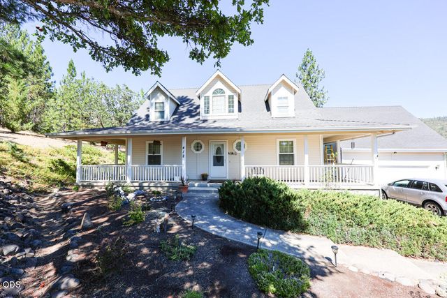 412 Country Court, Shady Cove, OR 97539