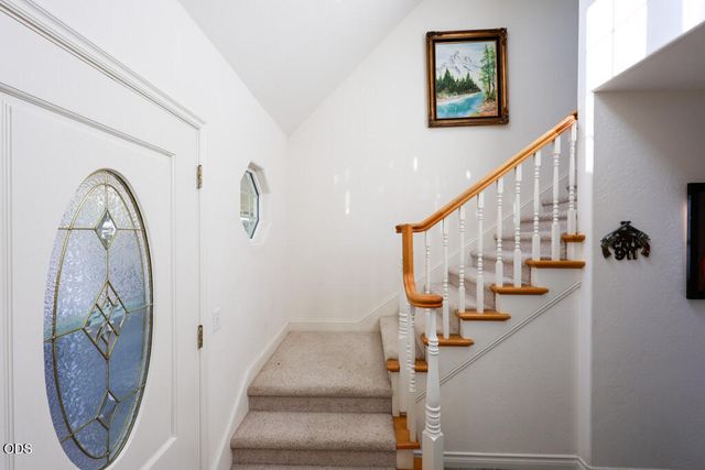 412 Country Court, Shady Cove, OR 97539