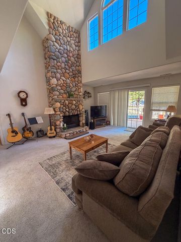 412 Country Court, Shady Cove, OR 97539