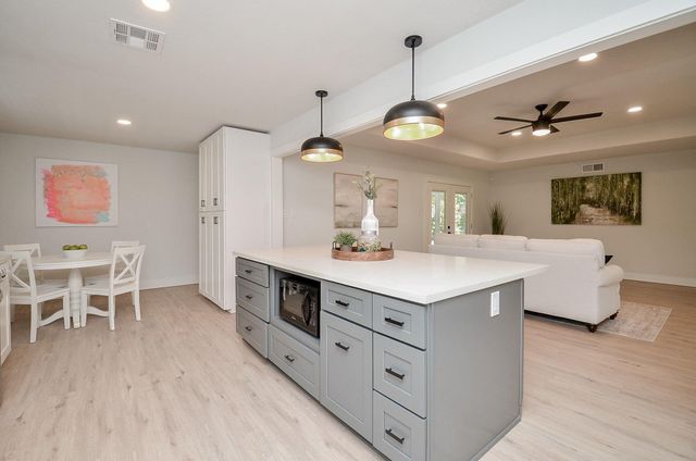 4302 Mcdermed Drive, Houston, TX 77035