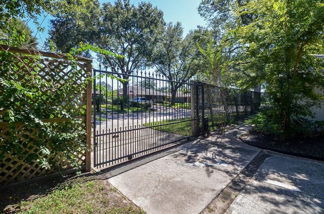 4302 Mcdermed Drive, Houston, TX 77035