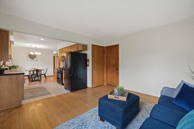 W152N5427 Badger DRIVE, Menomonee Falls, WI 53051