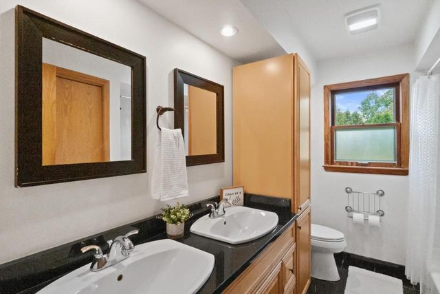 W152N5427 Badger DRIVE, Menomonee Falls, WI 53051