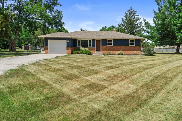 W152N5427 Badger DRIVE, Menomonee Falls, WI 53051