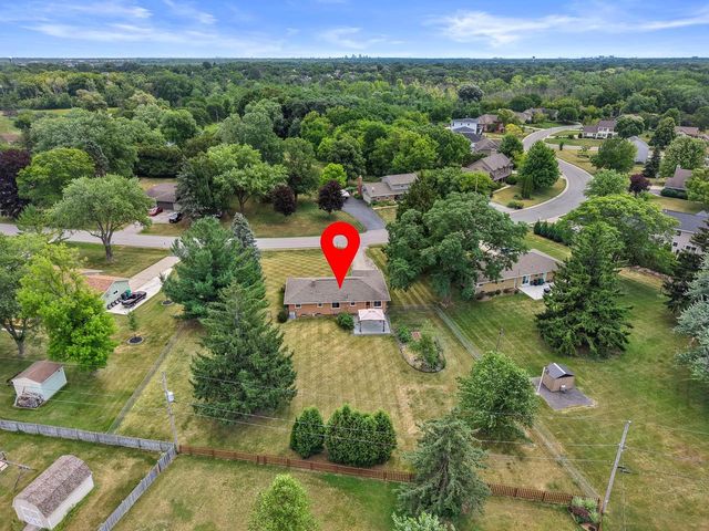W152N5427 Badger DRIVE, Menomonee Falls, WI 53051