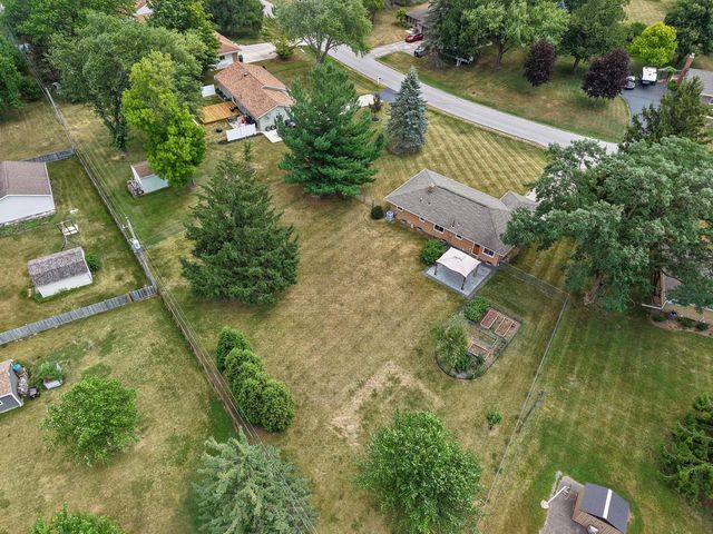 W152N5427 Badger DRIVE, Menomonee Falls, WI 53051