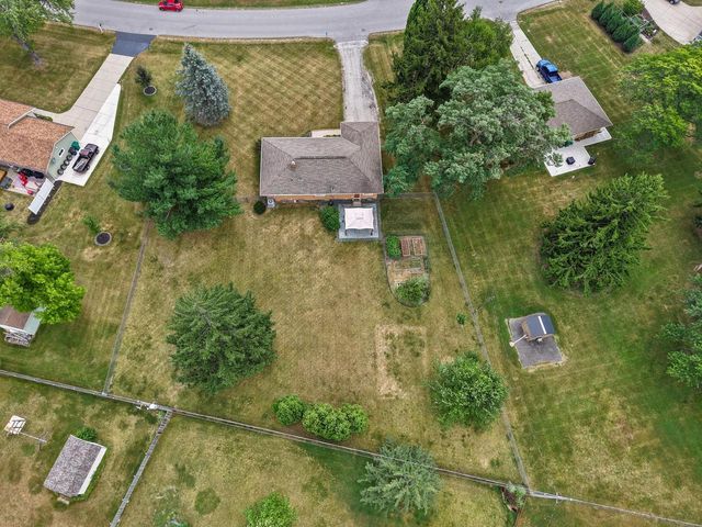 W152N5427 Badger DRIVE, Menomonee Falls, WI 53051