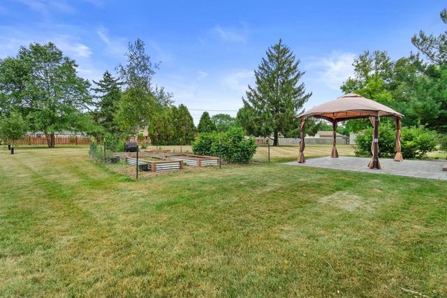 W152N5427 Badger DRIVE, Menomonee Falls, WI 53051