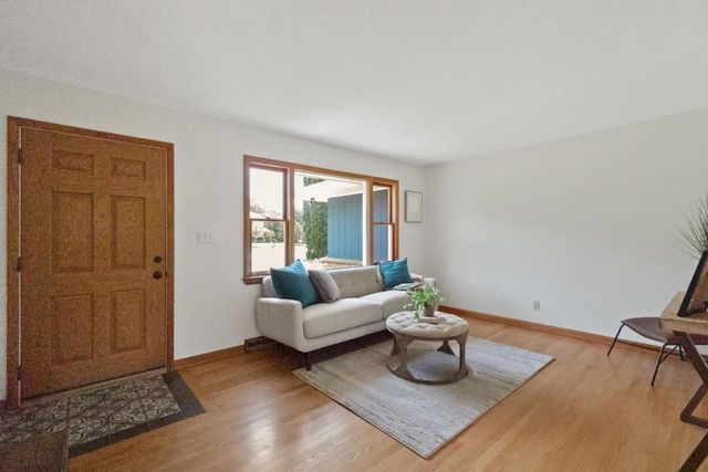 W152N5427 Badger DRIVE, Menomonee Falls, WI 53051