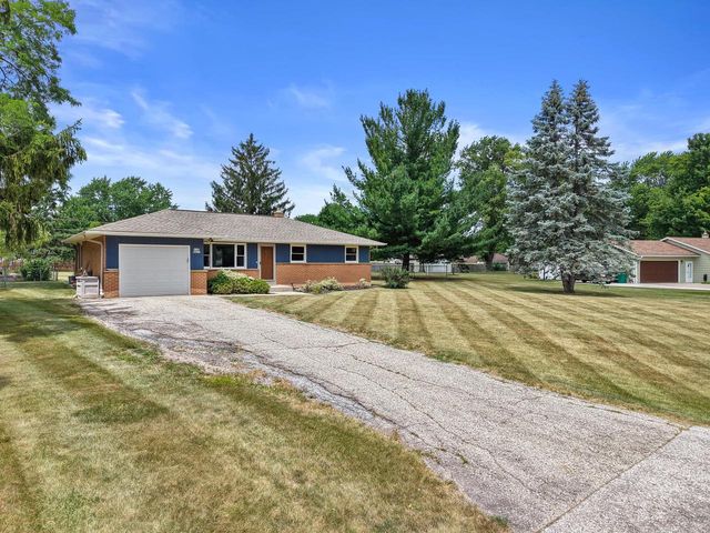 W152N5427 Badger DRIVE, Menomonee Falls, WI 53051