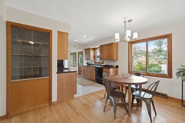 W152N5427 Badger DRIVE, Menomonee Falls, WI 53051