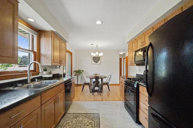 W152N5427 Badger DRIVE, Menomonee Falls, WI 53051