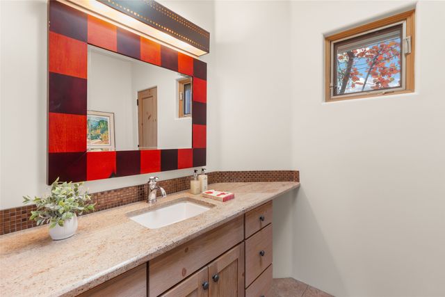 36 Paseo Aragon, Santa Fe, NM 87506