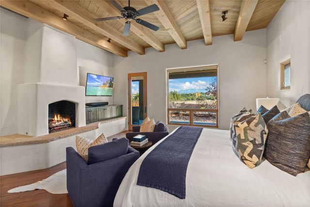 36 Paseo Aragon, Santa Fe, NM 87506