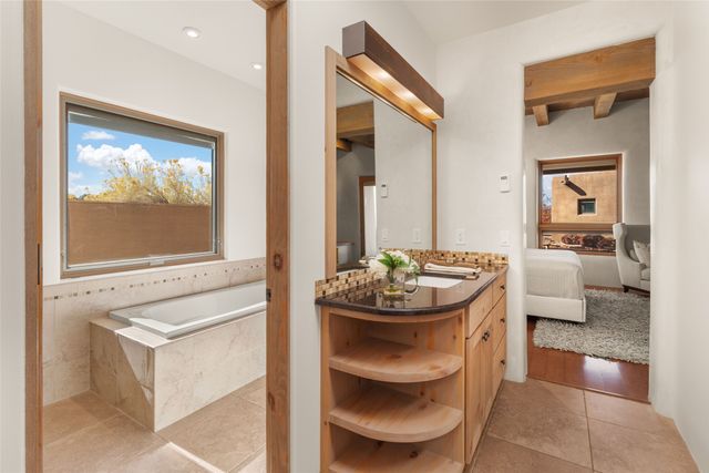 36 Paseo Aragon, Santa Fe, NM 87506