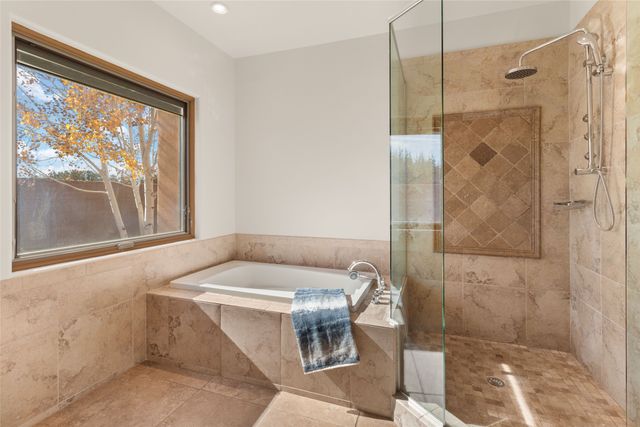 36 Paseo Aragon, Santa Fe, NM 87506