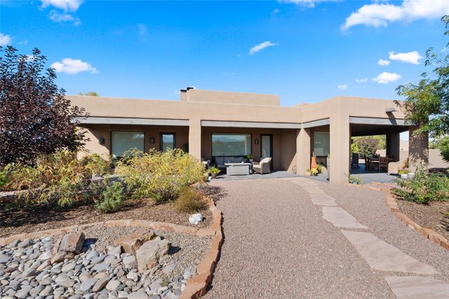 36 Paseo Aragon, Santa Fe, NM 87506
