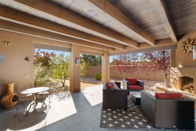 36 Paseo Aragon, Santa Fe, NM 87506