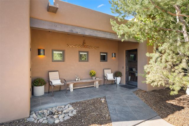 36 Paseo Aragon, Santa Fe, NM 87506