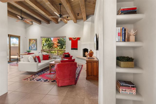 36 Paseo Aragon, Santa Fe, NM 87506