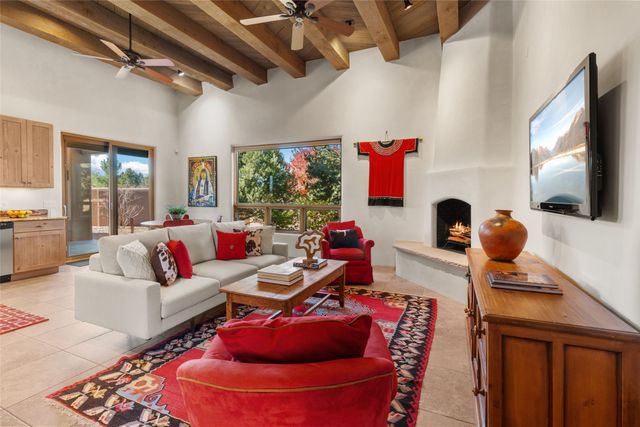 36 Paseo Aragon, Santa Fe, NM 87506